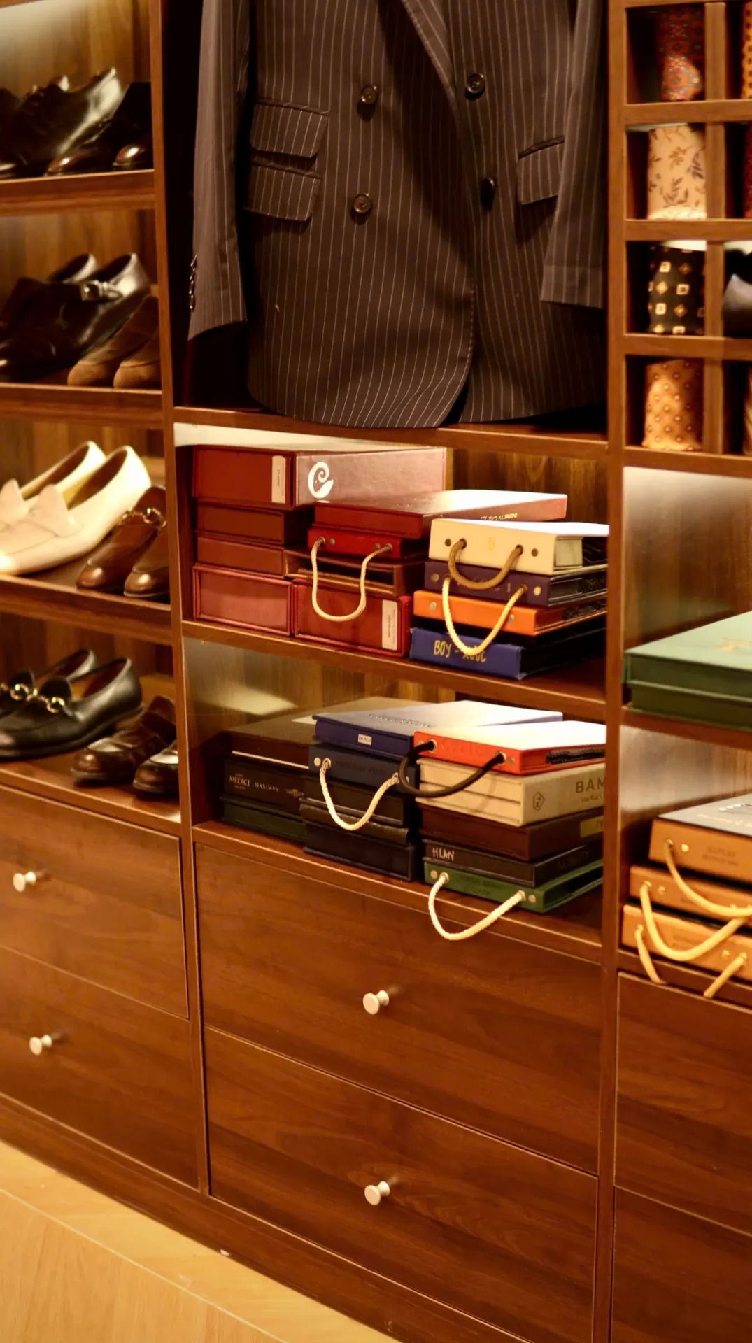 Câu Chuyện Về Ramaydy Tailor