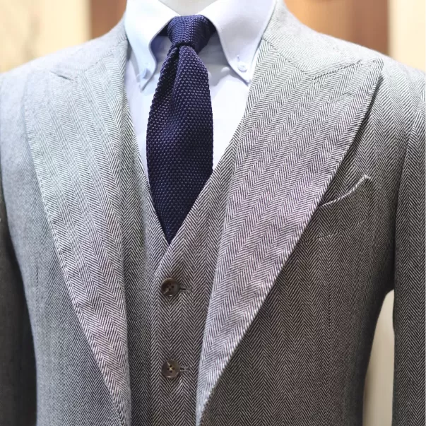 Cách Chọn Suit Phù Hợp Với Mùa Đông Hà Nội – Bí Quyết Chọn Vải & Kiểu Dáng Chuẩn Quý Ông